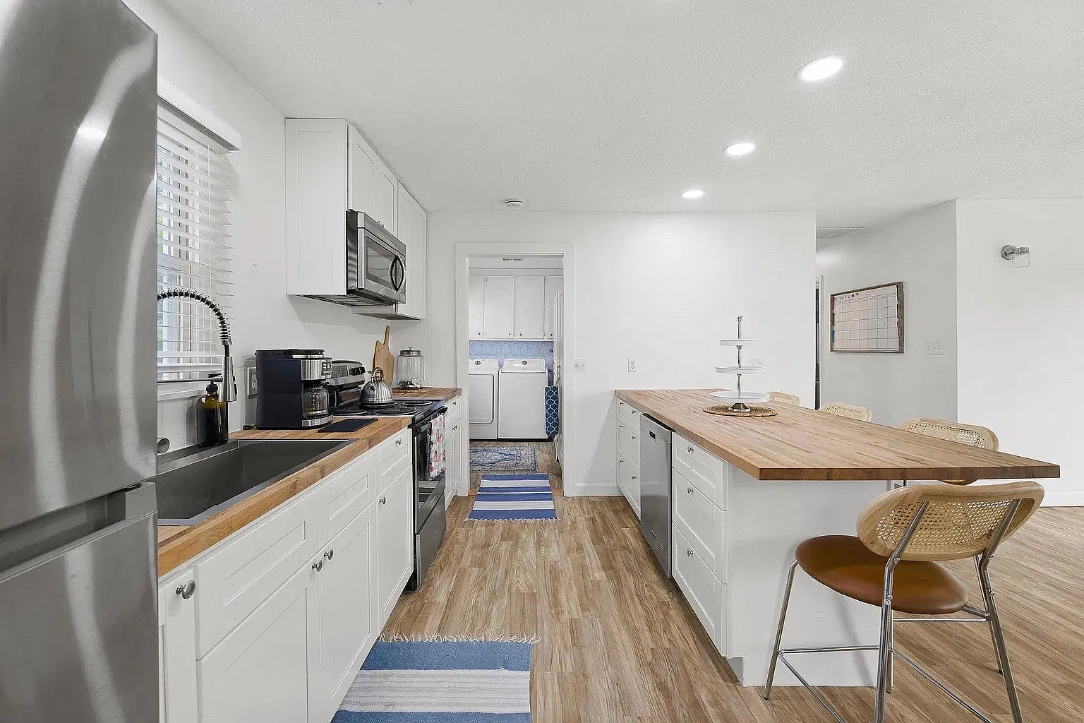 3 bed, 864 sqft, $1,500 — Photo 4