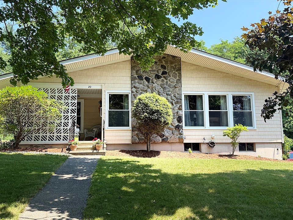 1st image of 20 Clover Dr