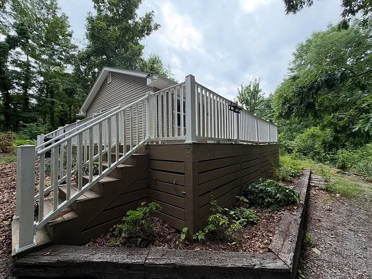 485 White Pine Dr — Photo 3