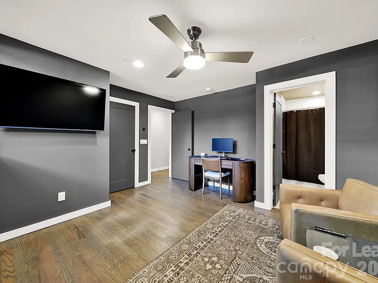 428 E 33rd St — Photo 30