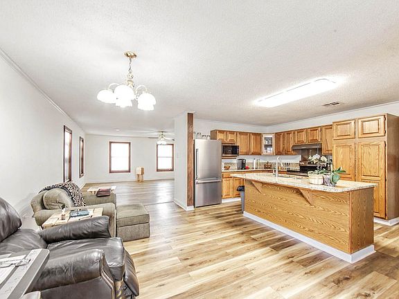 3rd image of 107 Sugar Ridge Dr