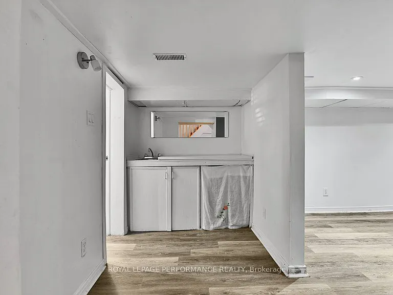 168 Stewart St W — Photo 28