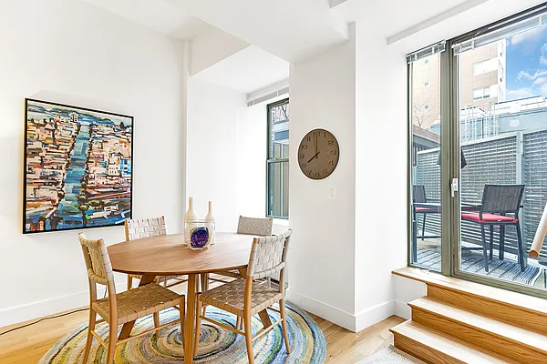 Rented by R New York | media 8