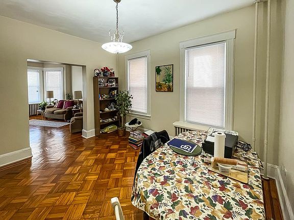 5th image of 52 Roosevelt Ave