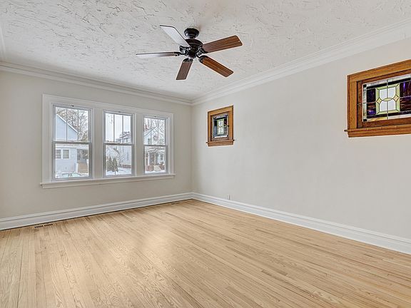 5th image of 1561 E Walnut Ave