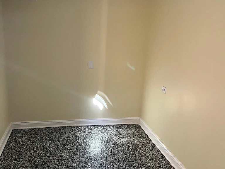 3623 W Grenshaw St #3 — Photo 9