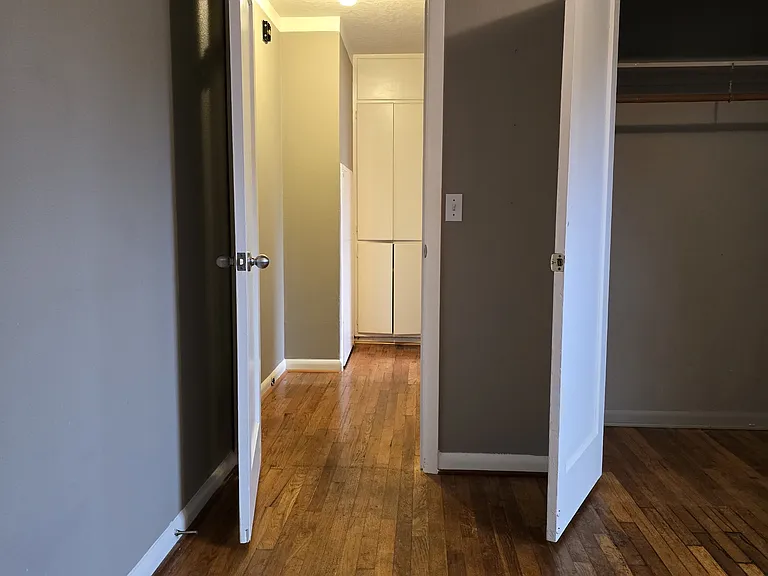 583 Delmar Dr N — Photo 23