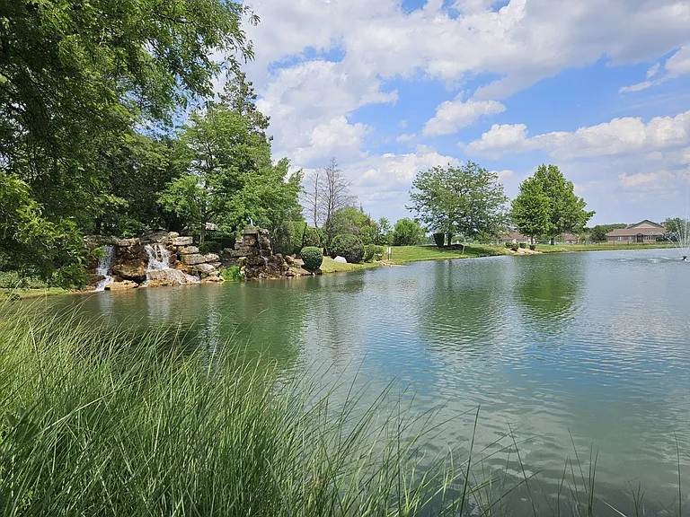 68 Olympus Dr — Photo 14