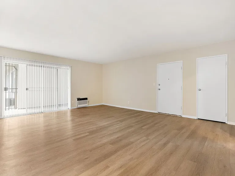 Melrose Place Apartments — Photo 91