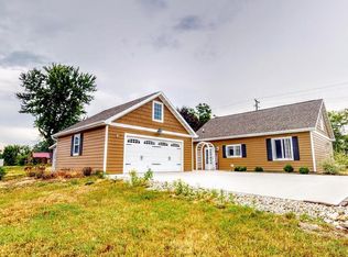 121 Blackhawk Dr, Fort Atkinson, WI 53538