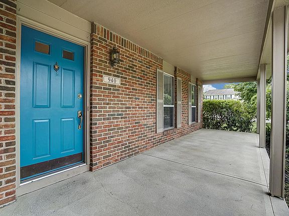 2nd image of 940 Carron Cir
