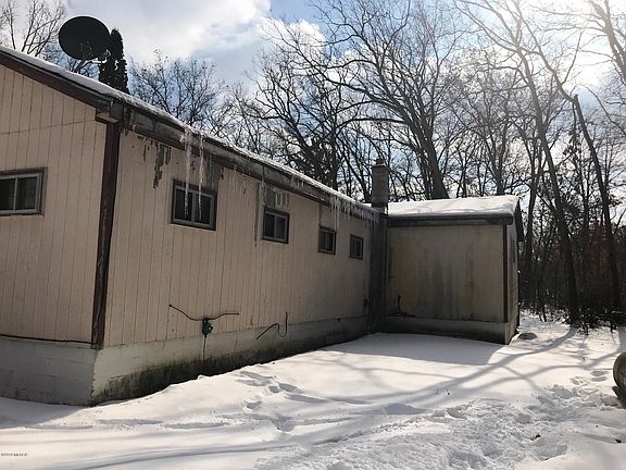 5th image of 15845 Lake Dr