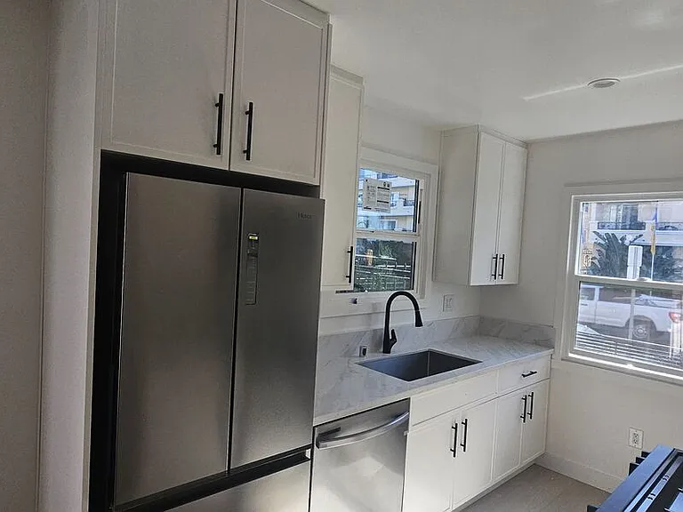 537 S Catalina St — Photo 11