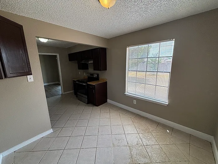 1318 E Pine Ave — Photo 6