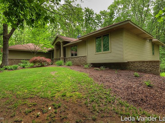 4th image of 5847 Rolling Highlands Dr NE