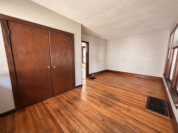 4th image of 1140 Fremont Ave NW #1