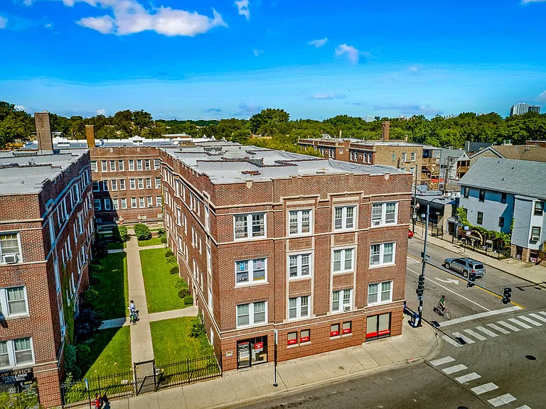 5208-14 N. Damen / 2000-10 W. Foster — Photo 2