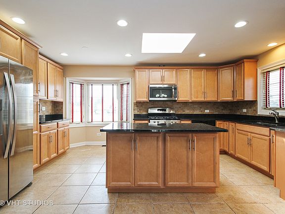 3rd image of 16330 Hillcrest Dr