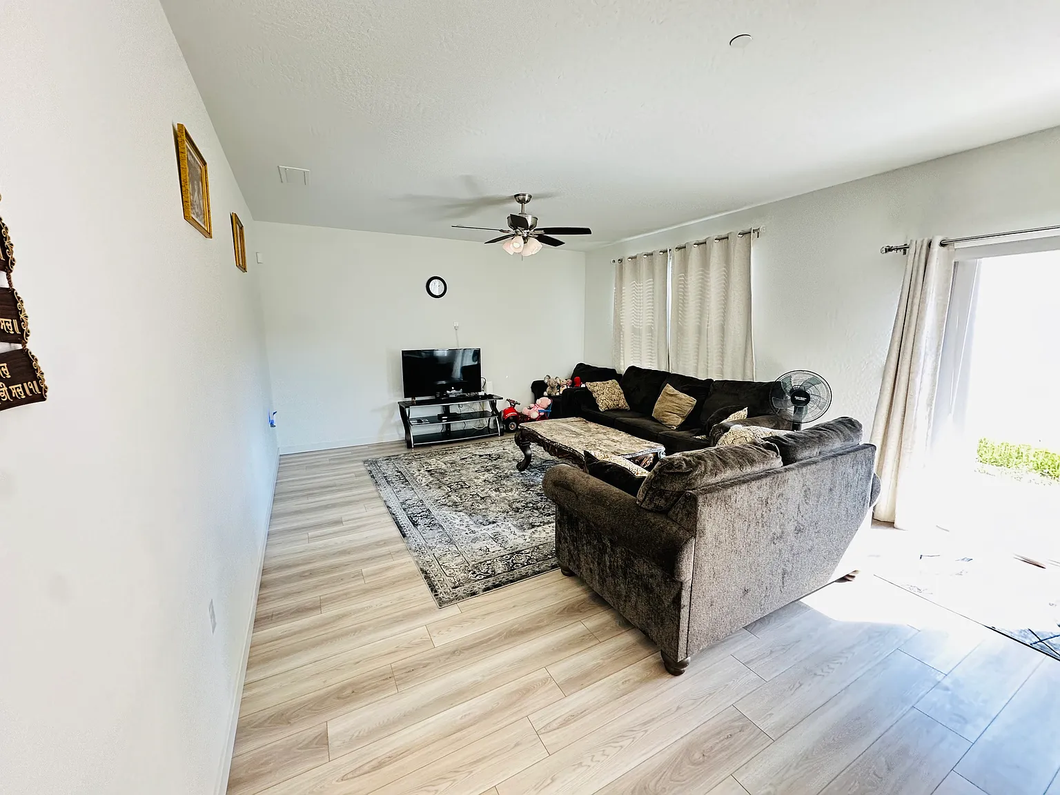 4 bed, 1924 sqft, $2,800 — Photo 3