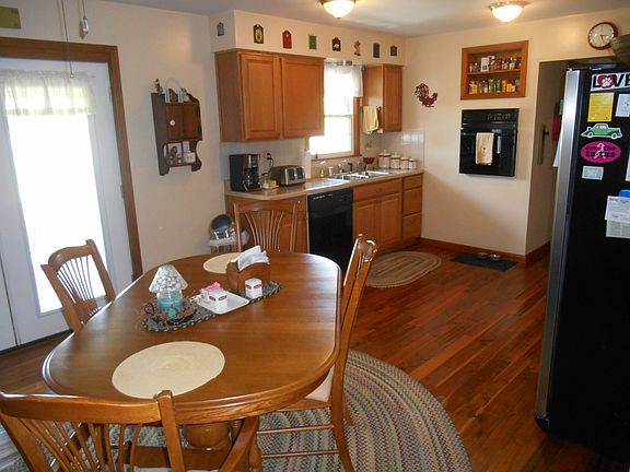 large kitchen/dining area