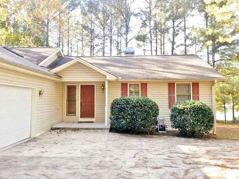 3 bedroom 2 1/2 bath ranch house for rent