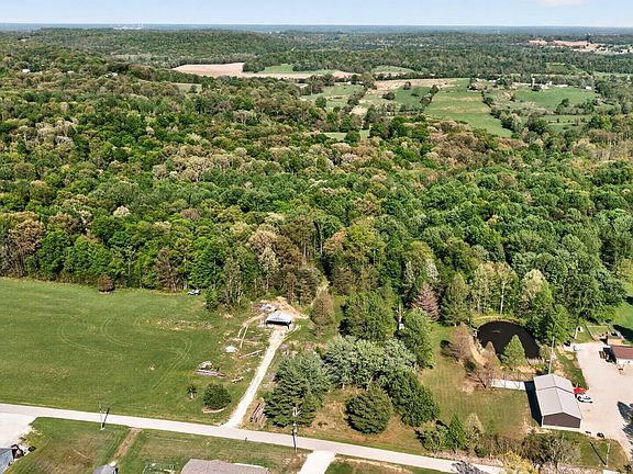 5th image of 592 Dillman Rd