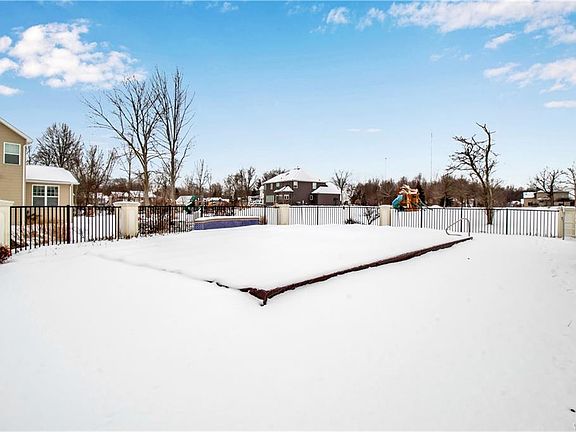 3rd image of 106 Hazelwood Ln