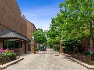1342 N. Sutton Place, Chicago, IL 60610