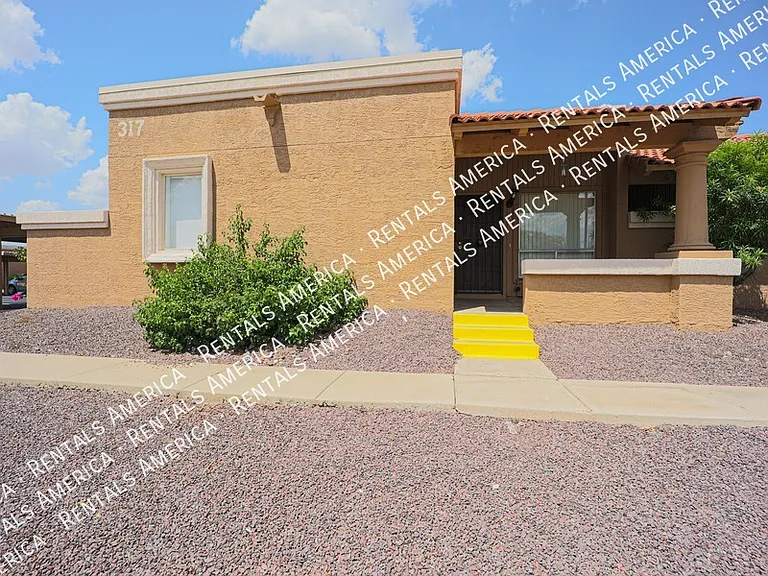 317 W Hononegh Dr #5 — Photo 1