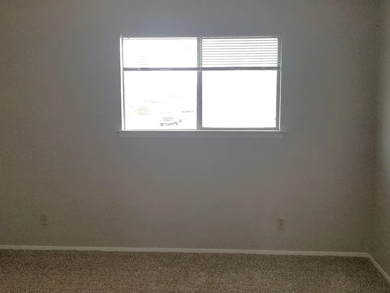1109 Wales Dr #1 — Photo 8