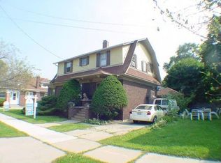 489 Division St, Elgin, IL 60120