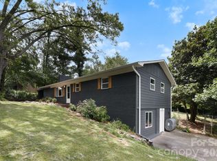 28 Pine Ln, Asheville, NC 28806