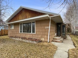 257 N 6th Ave, Forsyth, MT 59327