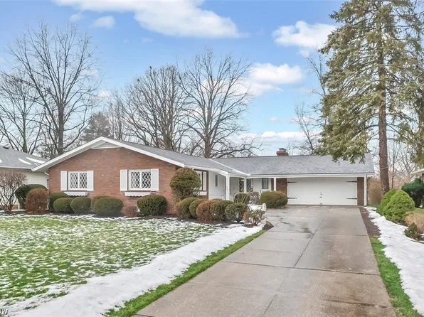 5753 Darrow Dr, Seven Hills, OH 44131