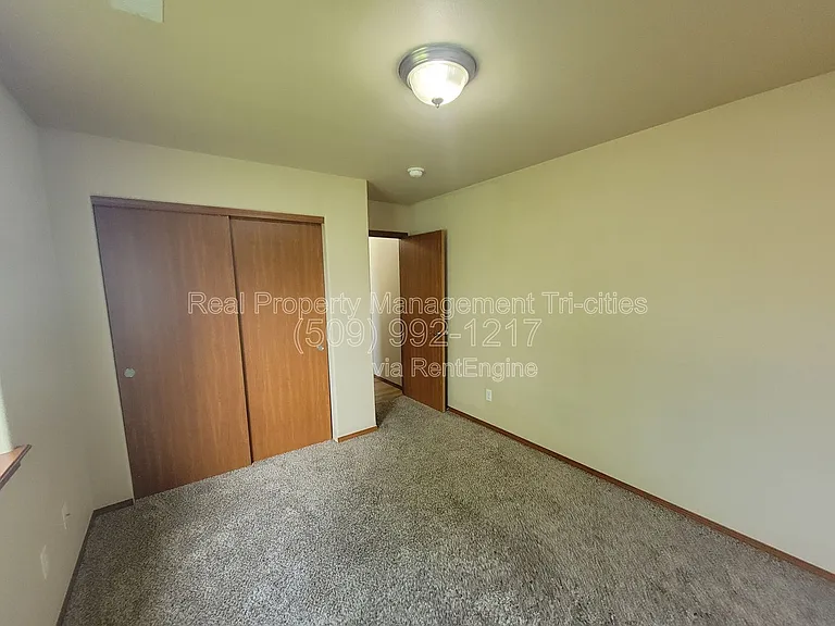 1653 Larkspur Dr — Photo 8