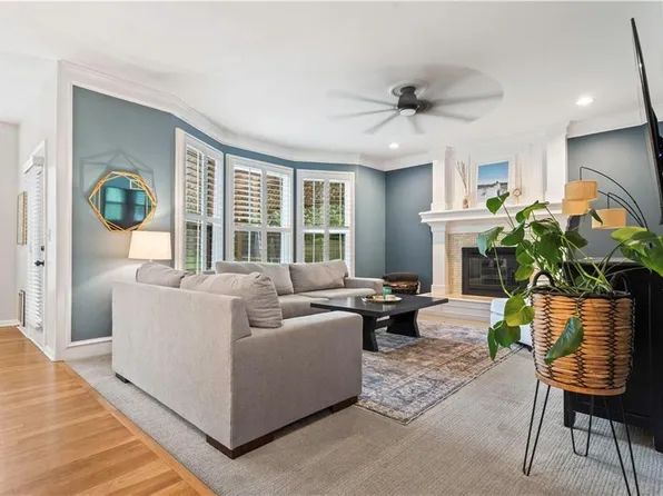 14707 Hadley St, Overland Park, KS 66223