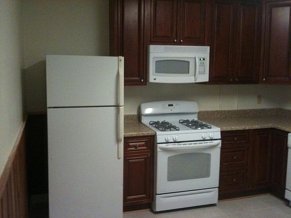 2nd image of 105 Bloomsbury Ave