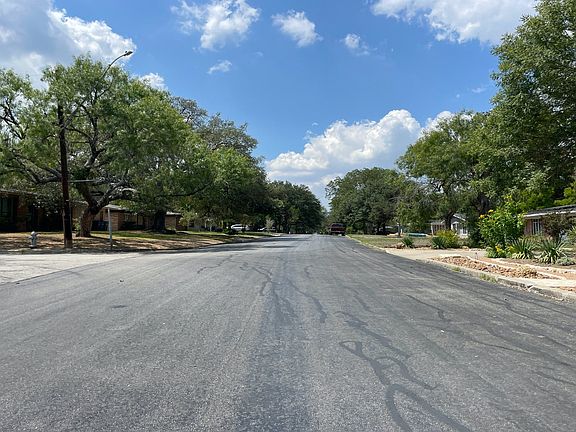 4th image of 502 Larkwood Dr