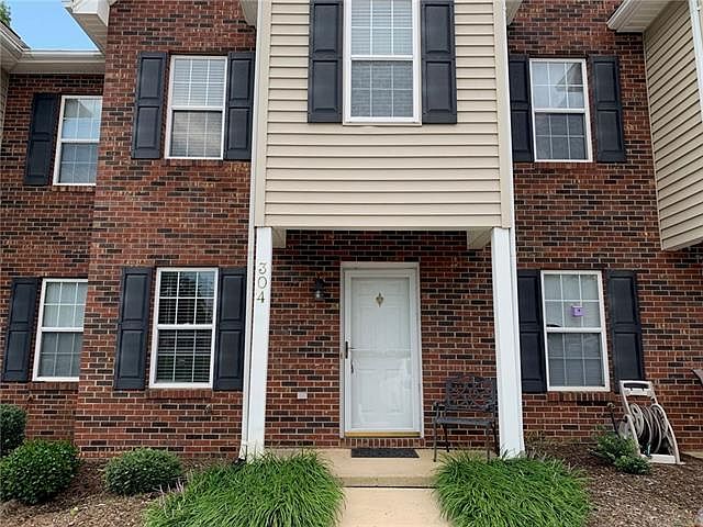 2nd image of 1096 22nd St NE APT 304