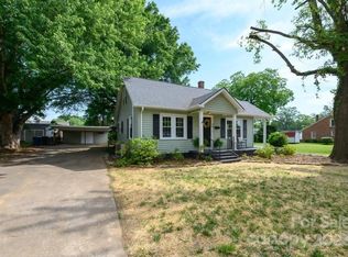 34 19th Ave NW, Hickory, NC 28601