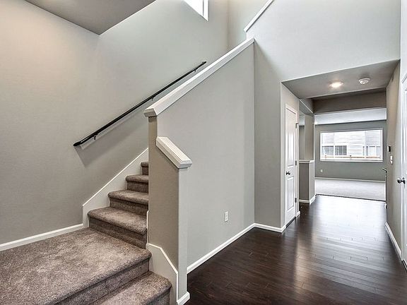 2nd image of 3137 Gladiator St NE