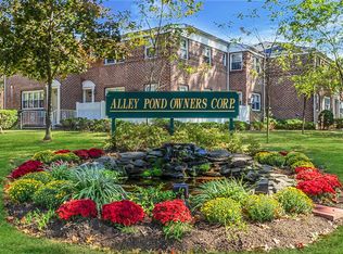 229-30 Kingsbury Ave #B, Oakland Gardens, NY 11364