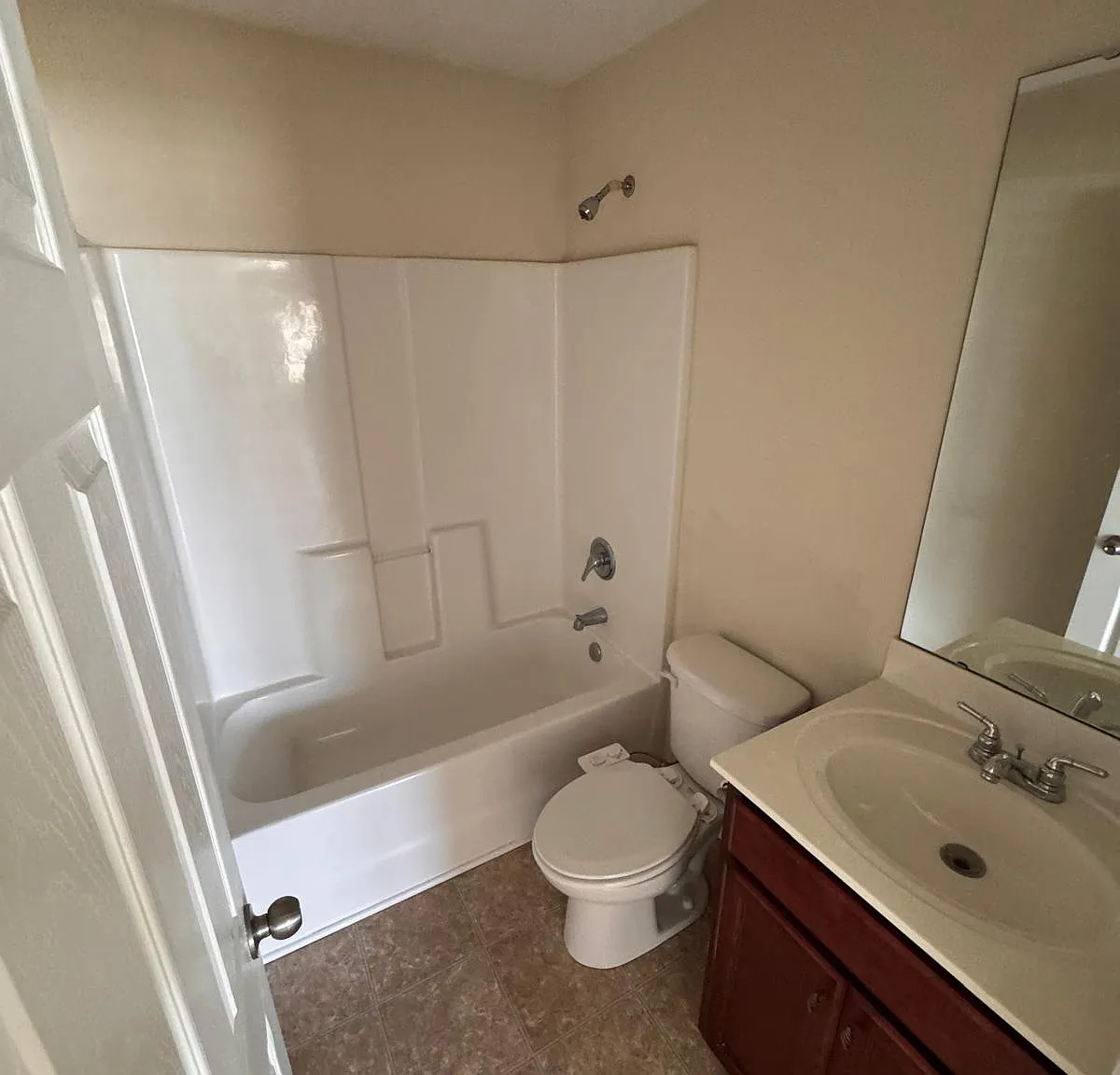 3 bed, 1600 sqft, $1,800 — Photo 3
