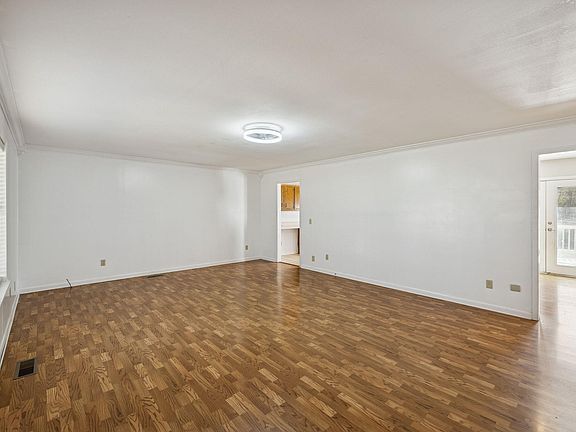 5th image of 134 Melissa Dr