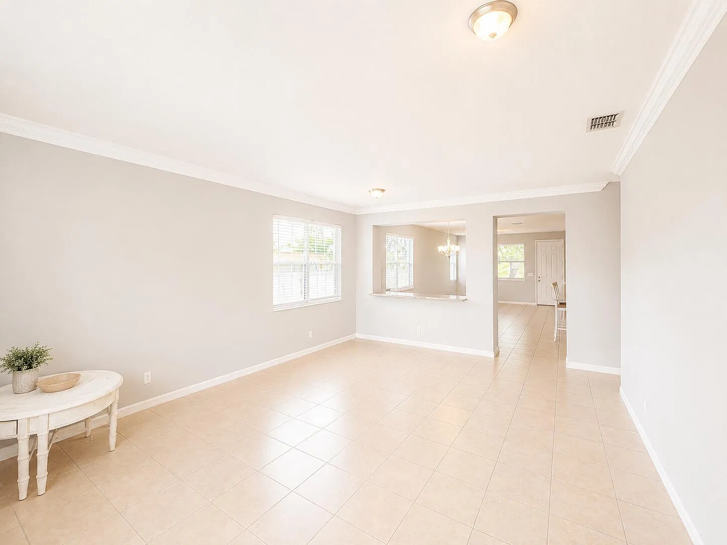 4 bed, 2.0 bath, 2237 sqft, $2,600 — Photo 3