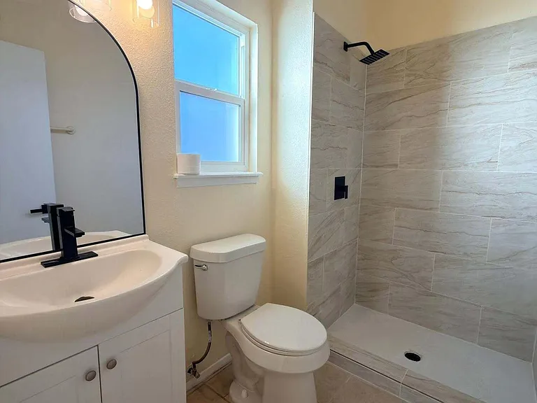 2121 Lake Omega St — Photo 14