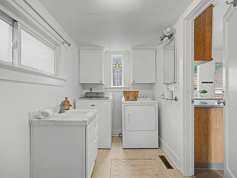 2220 SE Yamhill St — Photo 53