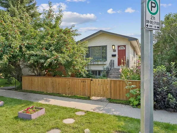 205 N 15th Ave NE, Calgary, AB T2E 1H1