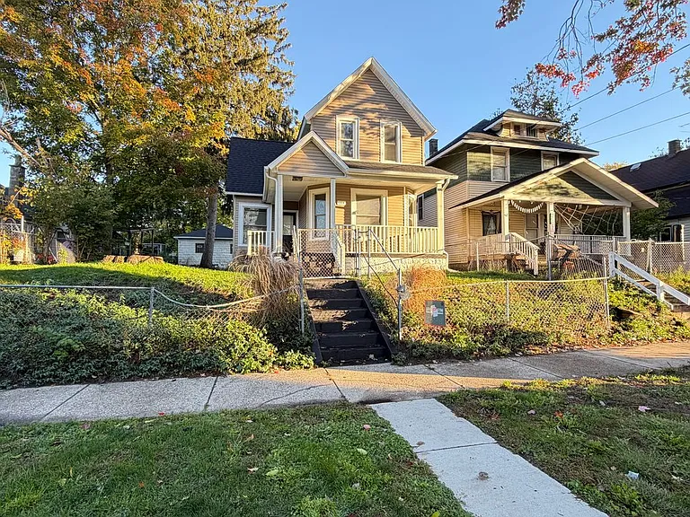 1023 Sigsbee St SE — Photo 3