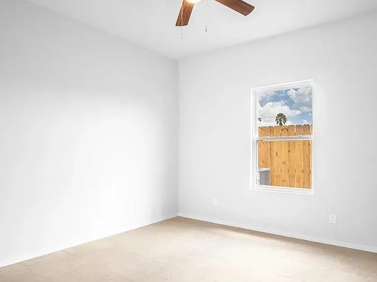 504 N Emerald Ave #1 — Photo 7